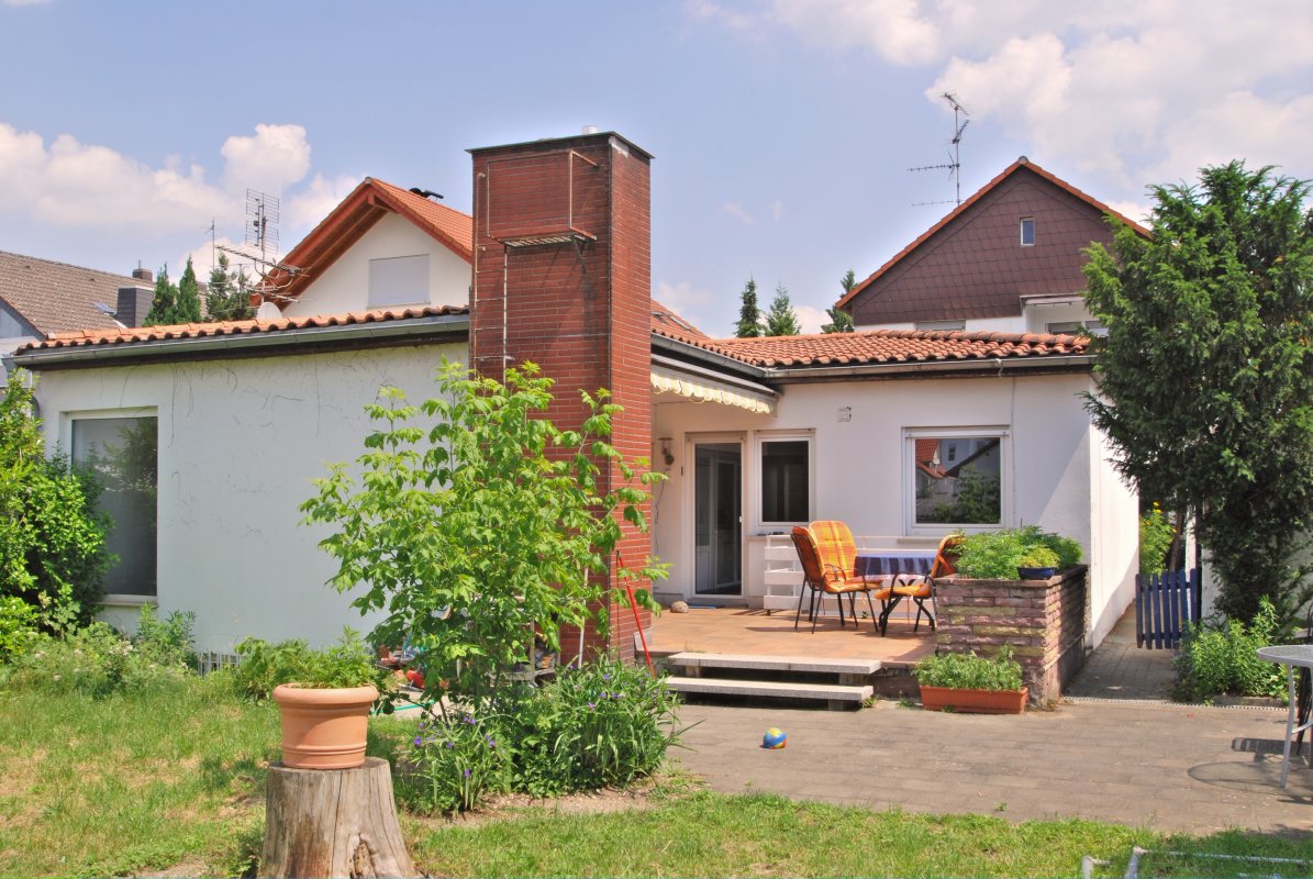 Griesheim, Bungalow und gepflegtes Zweifamilienhaus - Exposé 1405 - Oliver Reifferscheid - Immobilienmakler Darmstadt