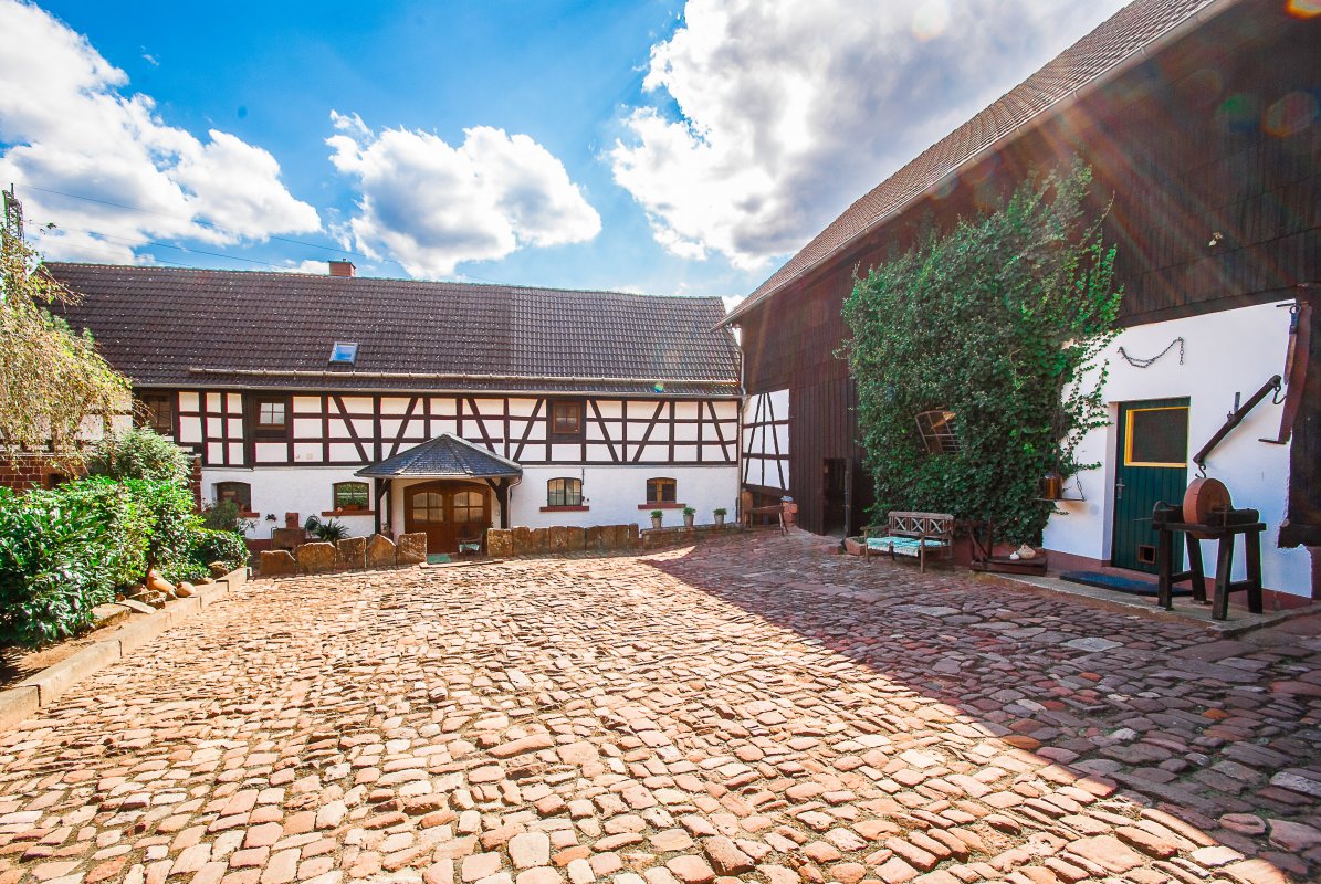 Erbach, sanierte Hofreite, Pferdeboxen - Exposé 1523 - Oliver Reifferscheid - Immobilienmakler Darmstadt