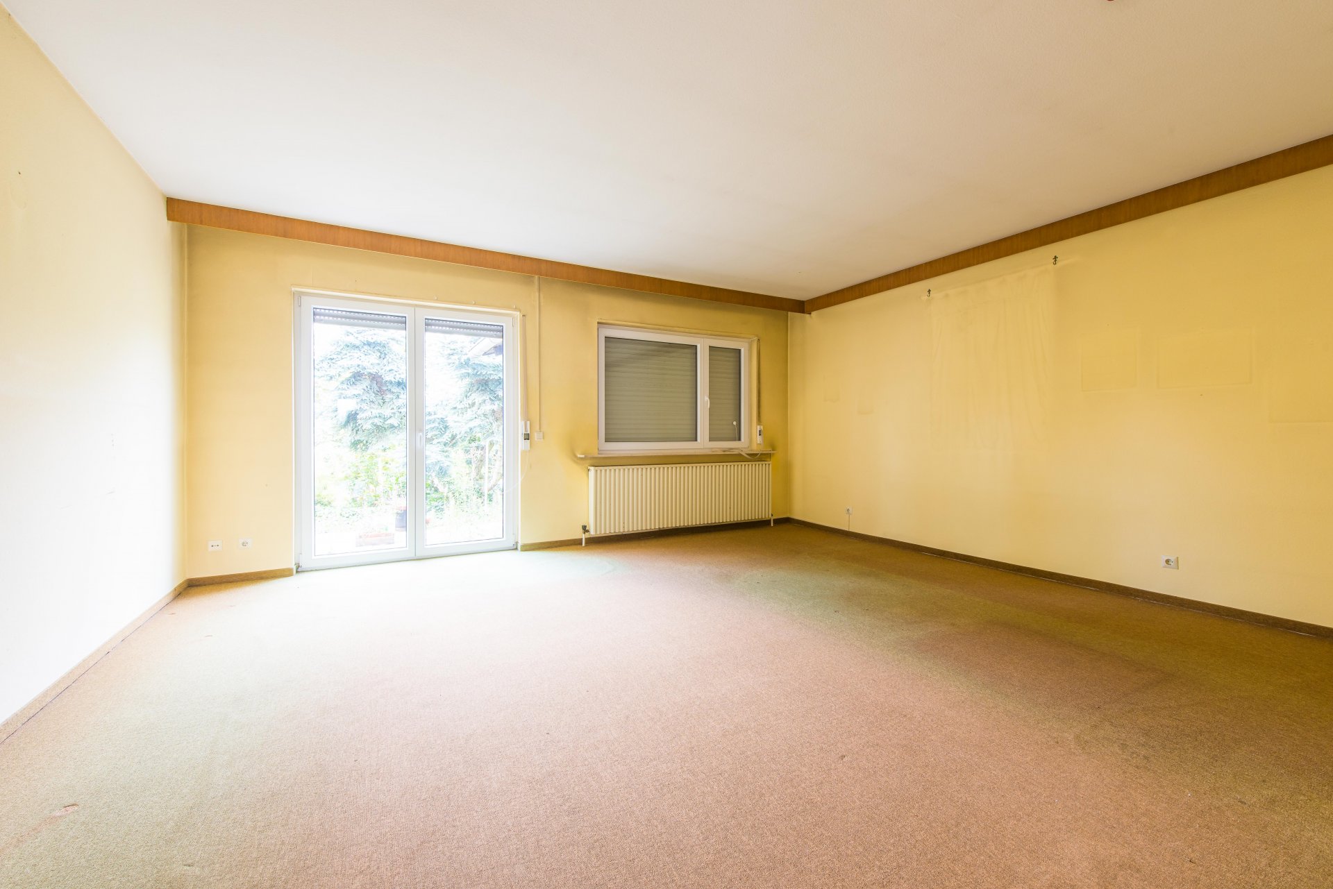 Großes Esszimmer mit Ausgang zum Garten - Oliver Reifferscheid - Immobilienmakler Darmstadt