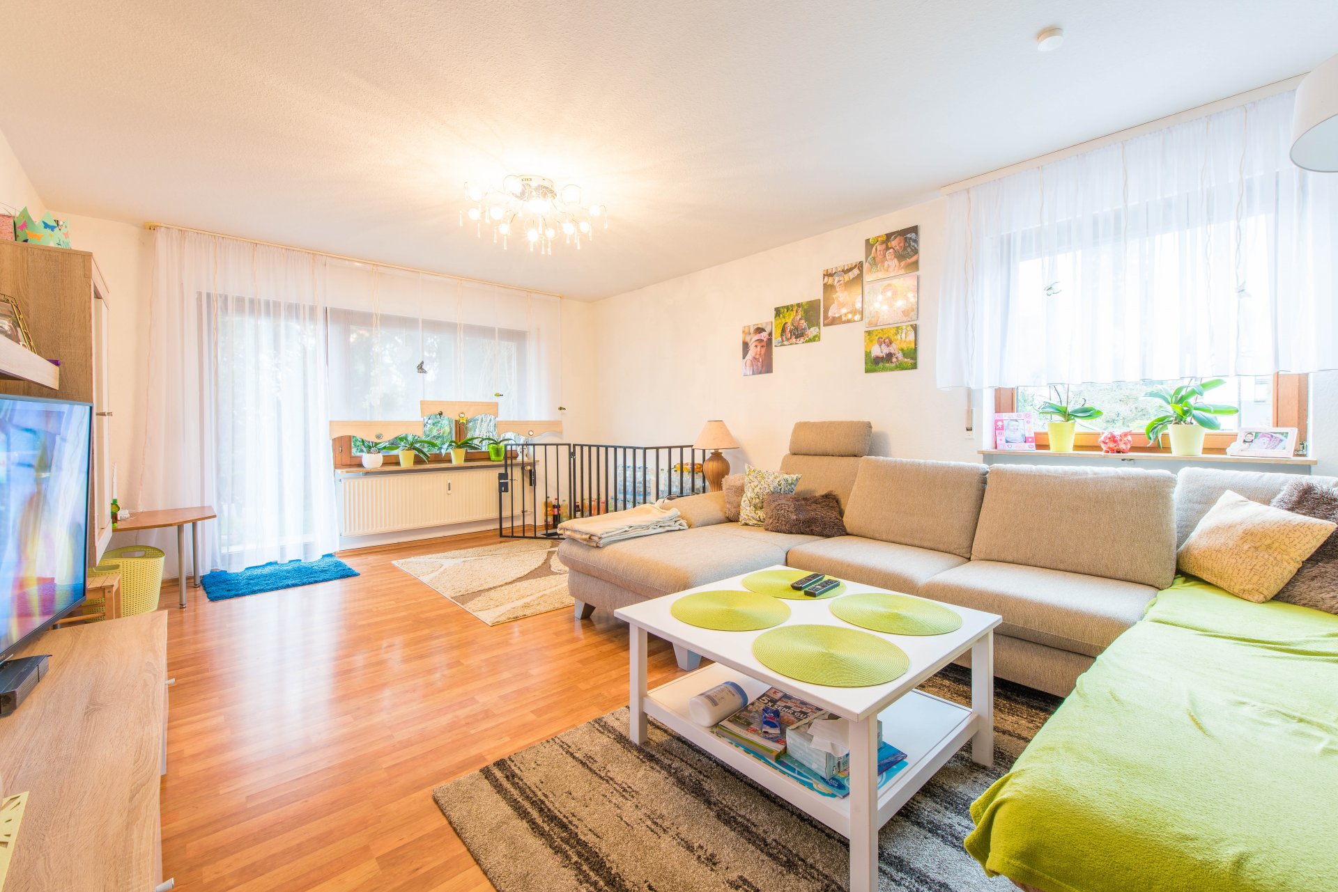 Hirschberg - Sehr schöne, top gepflegte Erdgeschoßwohnung mit Gärtchen und 2 Stellplätzen