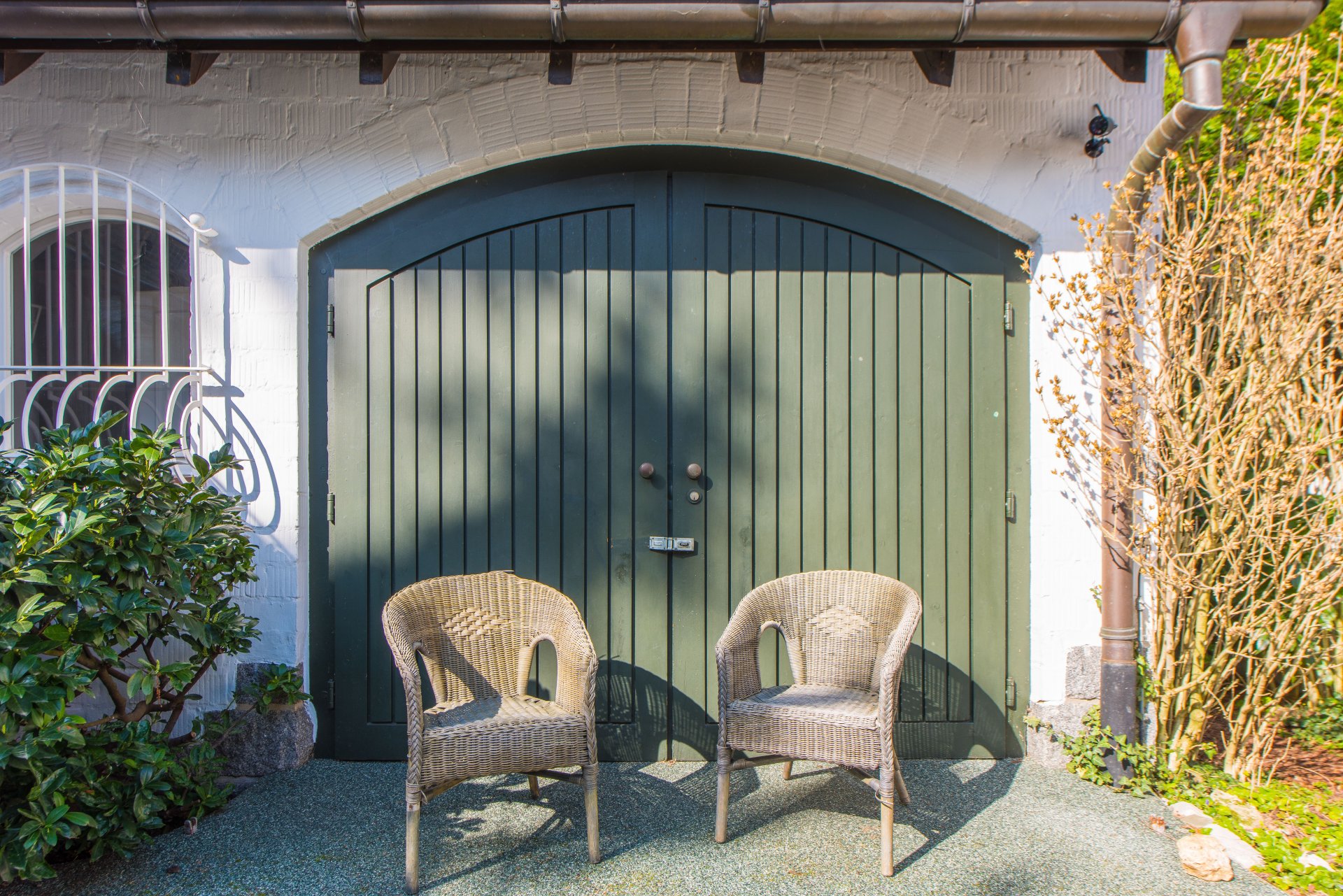 Garage oder Frühstücksterrasse beides ist möglich. Morgensonne haben Sie jedenfalls. Die Garage hat Golfgröße und Fahrradplätze - Oliver Reifferscheid - Immobilienmakler Darmstadt