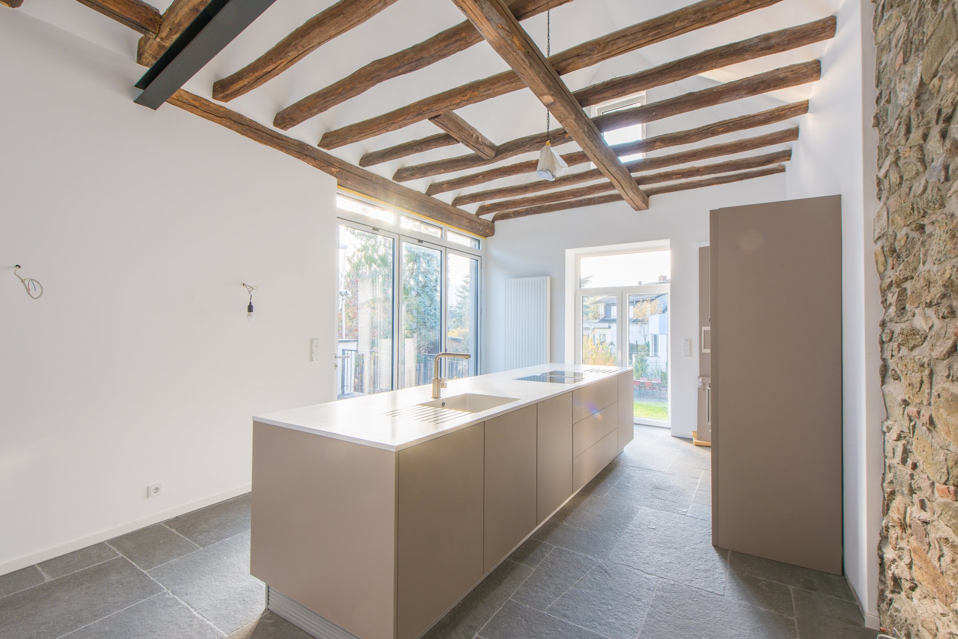 Kochscheune mit bis zu 5,5 m Deckenhöhe - Oliver Reifferscheid - Immobilienmakler Darmstadt