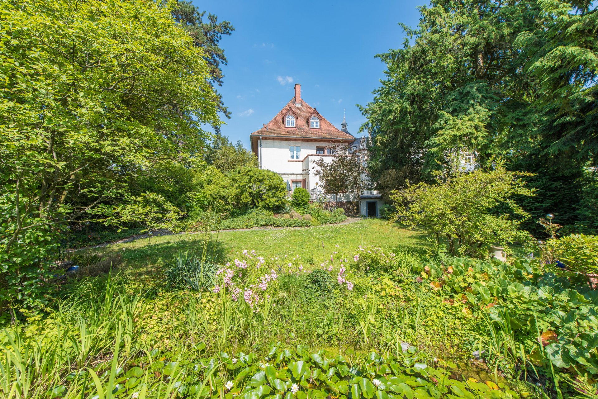Bensheim - Wundervolle Metzendorfvilla mit vielen Zimmern auf großem Grundstück und schönen Jugendstilelementen