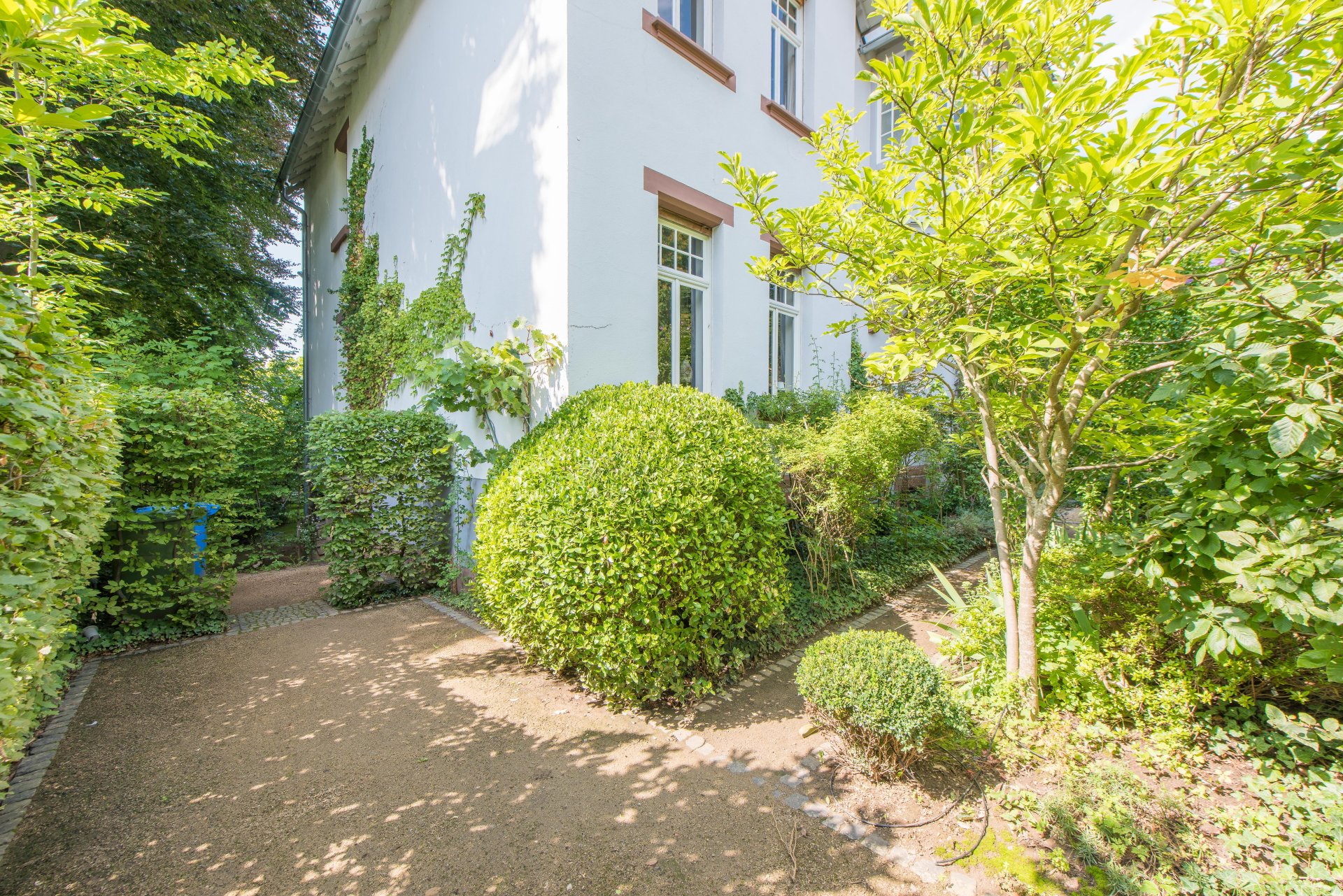 Hier parkt Ihr PKW auf feinstem Bessunger Kies - Oliver Reifferscheid - Immobilienmakler Darmstadt